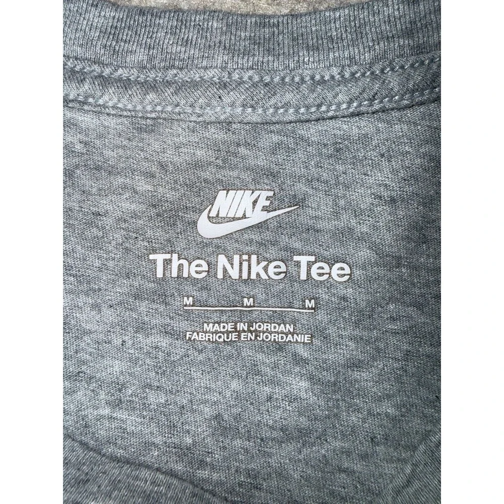 Nike-The Nike Tee Men’s Medium Gray Short Sleeve Tshirt